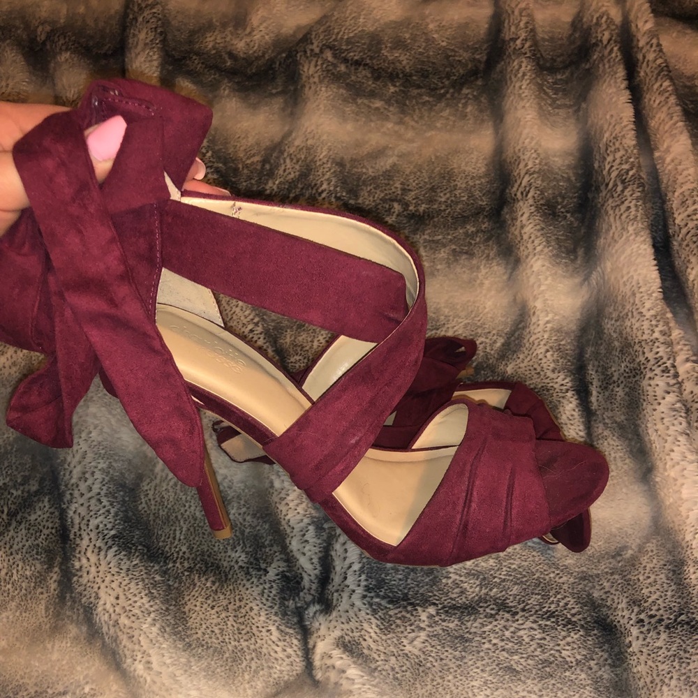 BRAND NEW LITTLE HEELS